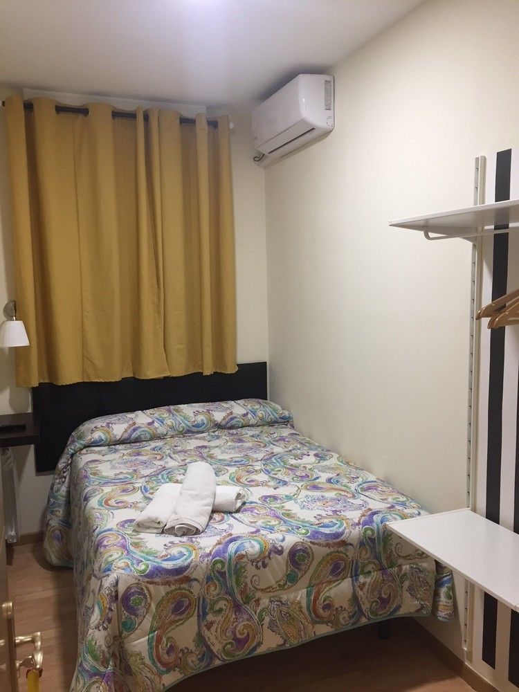 Hostal Jq Madrid 1 Buitenkant foto