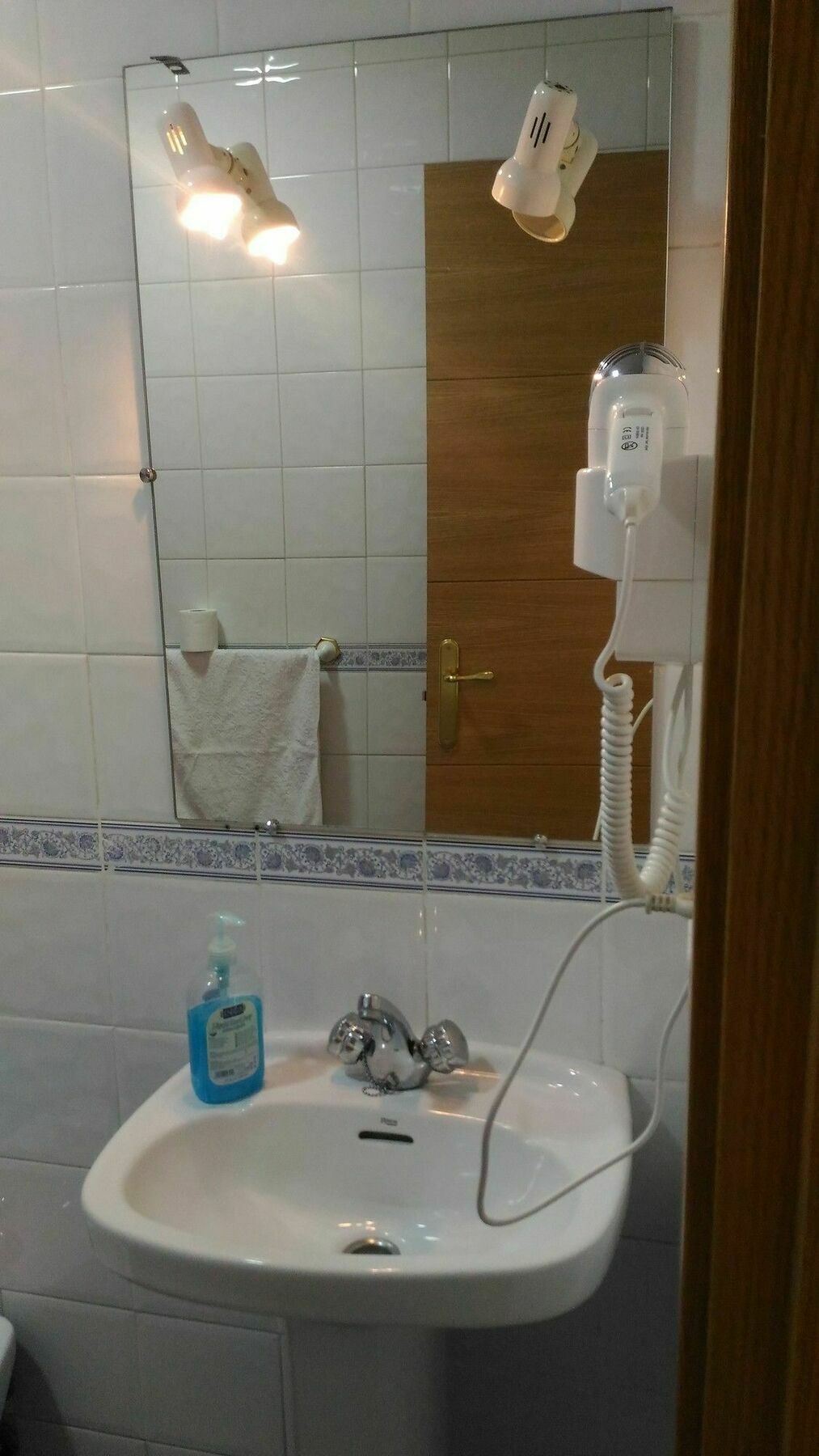 Hostal Jq Madrid 1 Buitenkant foto